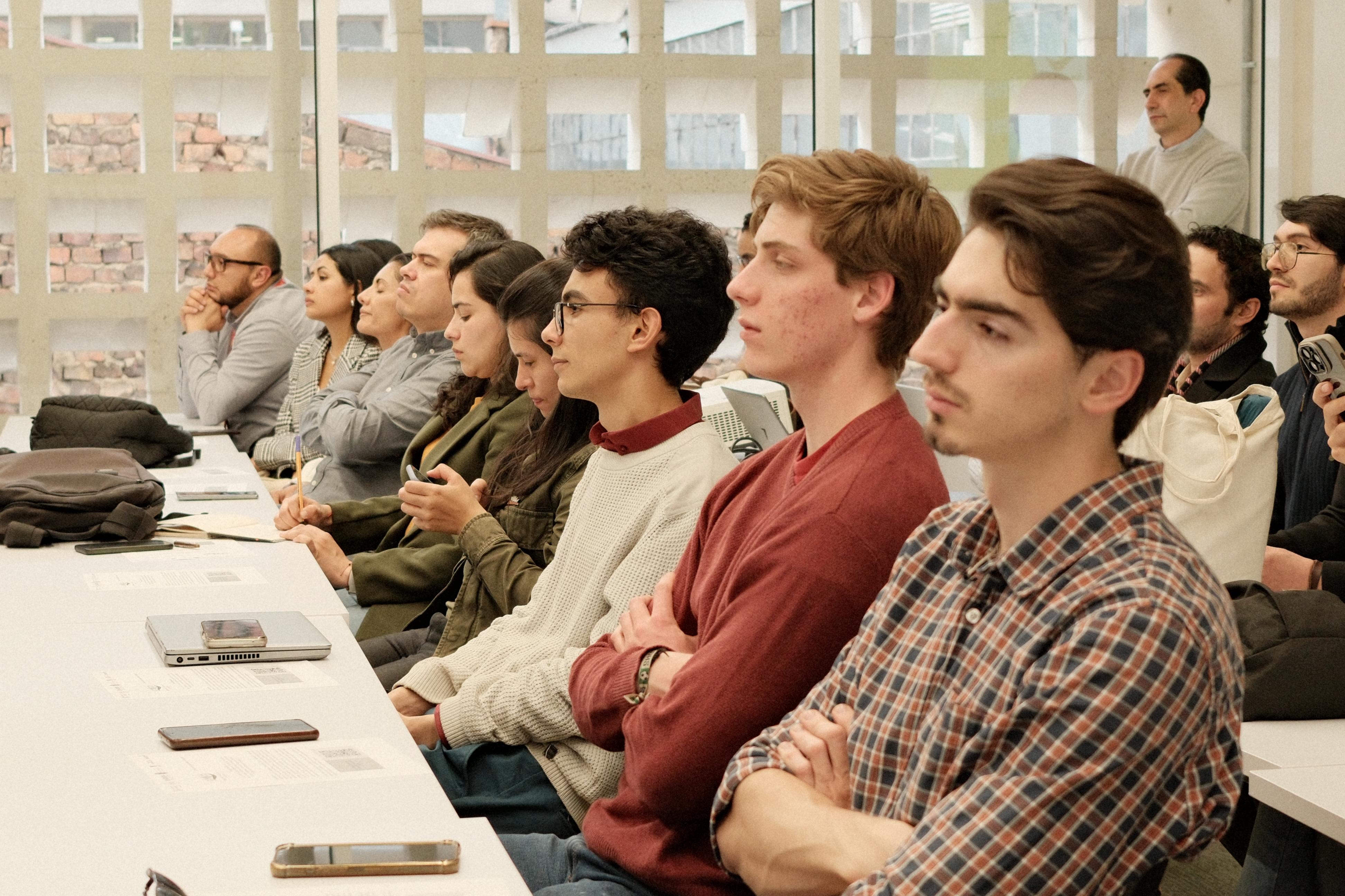 Asistentes en la entrega de resultados del proyecto Ciudad Viva Inteligente y Conectada (CÍVICA)