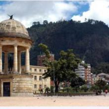 Templete de tamaño mediano y construido en piedra, que protege al interior la estatua del Libertador Simón Bolívar