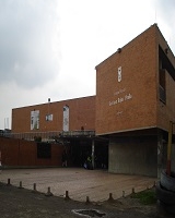 Imagen de la entrada principal del Colegio Distrital Gustavo Rojas Pinilla 