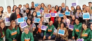 Funcionarios de la Secretaría Distrital de Planeación con la ciudadanía