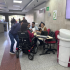Personas con discapacidad en mesa de trabajo