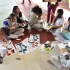 Jóvenes estudiantes realizando actividades manuales