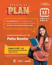 Mujer sonriente invitando a participar