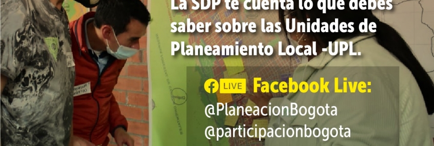 Funcionarios explicando sobre mapa