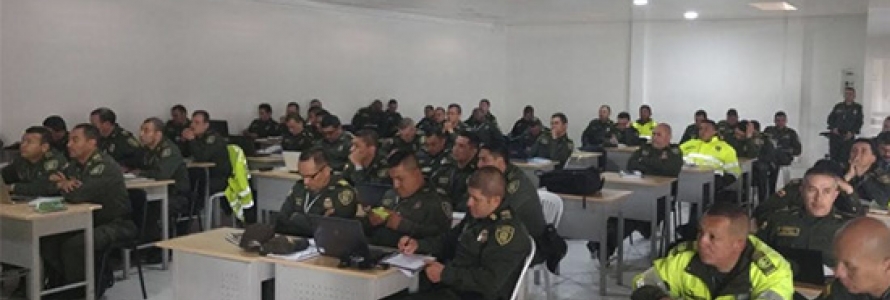 Agentes de Policia en capacitación