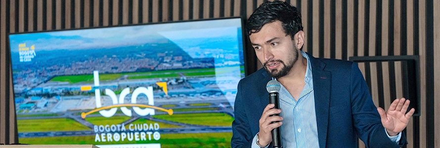 Santiago Carvajal Giraldo, gerente de Bogotá Ciudad Aeropuerto y líder de la Subdirección de Planeamiento Local del Occidente en el Cuarto Encuentro de Gestoras y Gestores Sociales 2025.