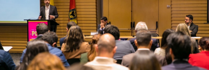 Alcalde de Bogotá, Carlos Fernando Galán, en la Cámara de Comercio de Bogotá instalando la Mesa de Participación Ciudadana del Sistema General de Regalías