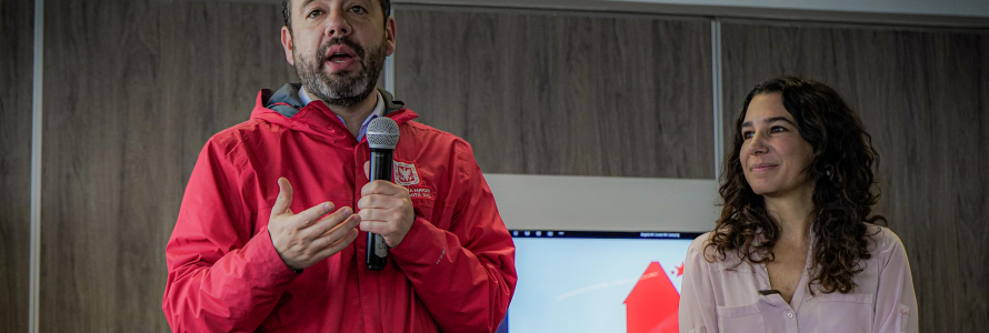 Alcalde de Bogotá, Carlos Fernando Galán, y Secretaria Distrital de Planeación, Úrsula Ablanque acompañando la instalación de las Asambleas Deliberativas