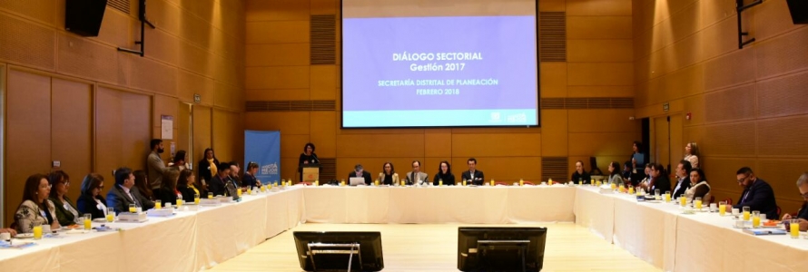Mesa redonda con asistentes al Diálogo Sectorial