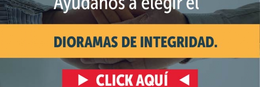Manos entrelazadas de cinco personas