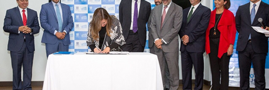 Alcalde Enrique Peñalosa en la firma del fideicoimiso Lagos de Torca entre el sector privado y entidades distritales