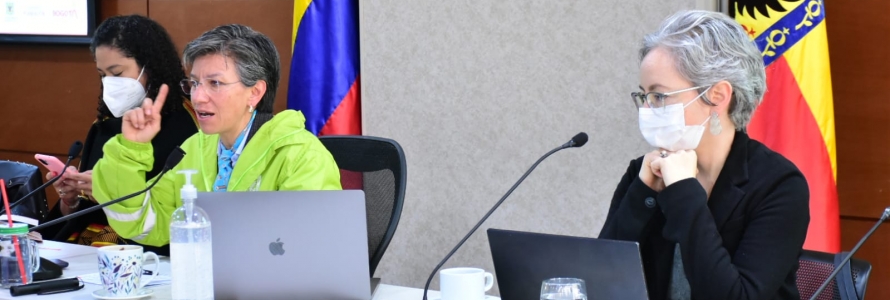 Alcaldesa, Claudia López y Secretaria de Planeación, María Mercedes Jaramillo en reunión con recicladores.