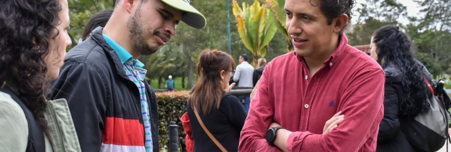  Secretario Distrital de Planeación, Felipe Jiménez, reunido con lideresas y líderes de la población en condición de discapacidad en el Parque de los Novios