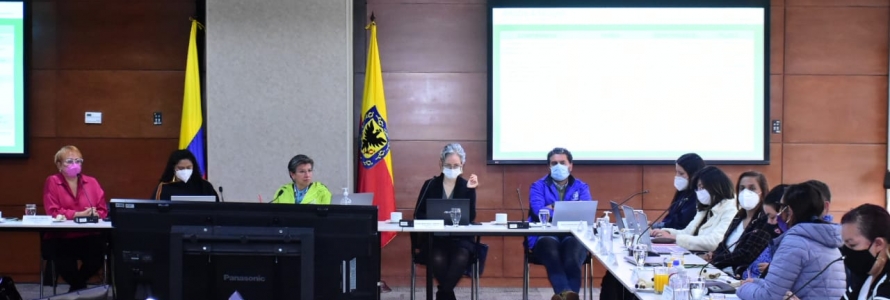 Alcaldesa, Claudia López y Secretaria de Planeación, María Mercedes Jaramillo en reunión con recicladores.