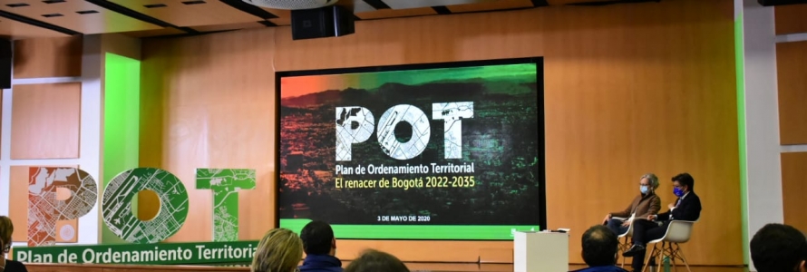 Alcaldesa y Secretaria de Planeación Distrital presentando proyecto del POT