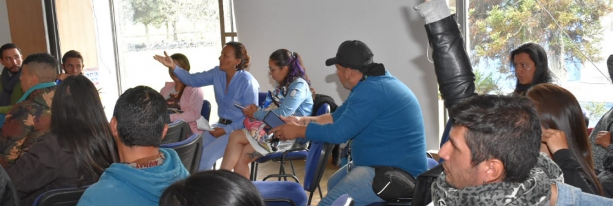 Funcionarios de las alcaldías locales en preparación para incorporar los enfoques poblacional- difer