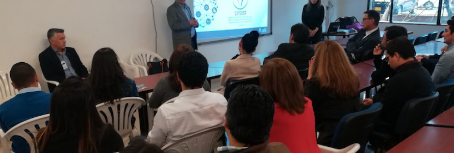 Secretario Distrital de Planeación, Andrés Ortiz Gómez realizando presentación