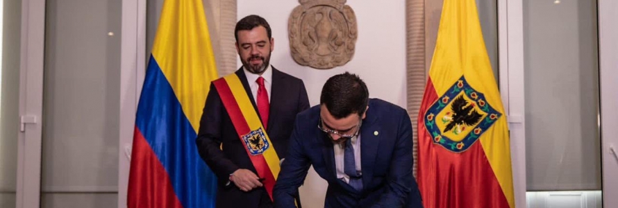 Miguel Silva, Secretario de Planeación, firmando su posesión