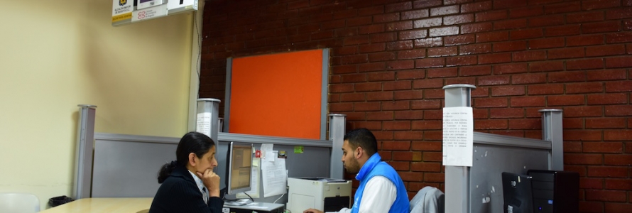 Funcionaria SDP en atención a la ciudadanía