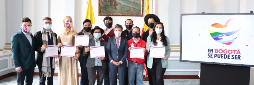 Claudia López posesionnando al nuevo Consejo Consultivo LGBT