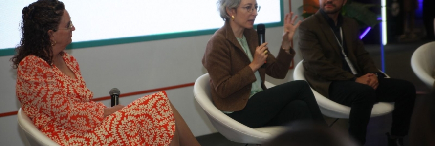 Secretaria de planeación, María Mercedes Jaramillo, junto a Diana Gaviria, CEO de Connect Bogotá Región, Aura Cifuentes, líder de Ecosistema Estratégico de AGATA y Juan Sebastián Moreno, director del LabDC  en Smart City Expo Bogotá.