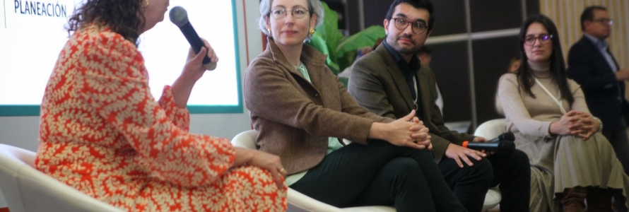 Secretaria de planeación, María Mercedes Jaramillo, junto a Diana Gaviria, CEO de Connect Bogotá Región, Aura Cifuentes, líder de Ecosistema Estratégico de AGATA y Juan Sebastián Moreno, director del LabDC  en Smart City Expo Bogotá.