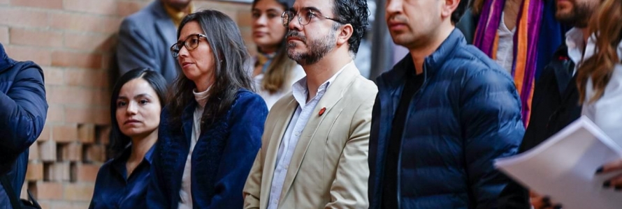 Secretario Distrital de Planeación, Miguel Silva Moyano en la Biblioteca Virgilio Barco junto a funcionarios y dciudadanía