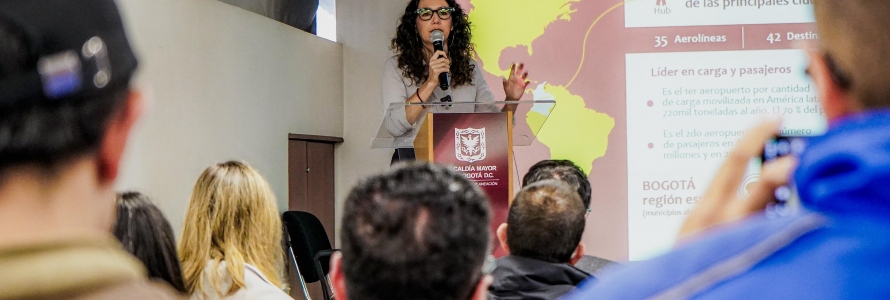 Secretaria de Planeación , Úrsula Ablanque, presentando el desarrollo del Distrito Aeroportuario Engativá
