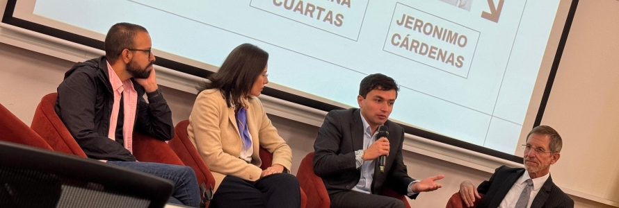Emilio Archila, docente de la Universidad Externado de Colombia, Jerónimo Cárdenas, Coordinador de Actuaciones Estratégicas del Distrito Aeroportuario Engativá (RENOBO) ,Carolina Cuartas, Directora de Asuntos Públicos y Regulatorios de OPAIN S.A., Santiago Carvajal Subdirector Unidad de Planeamiento Local de Occidente, en el Foro Aeropuetos Regulatorios